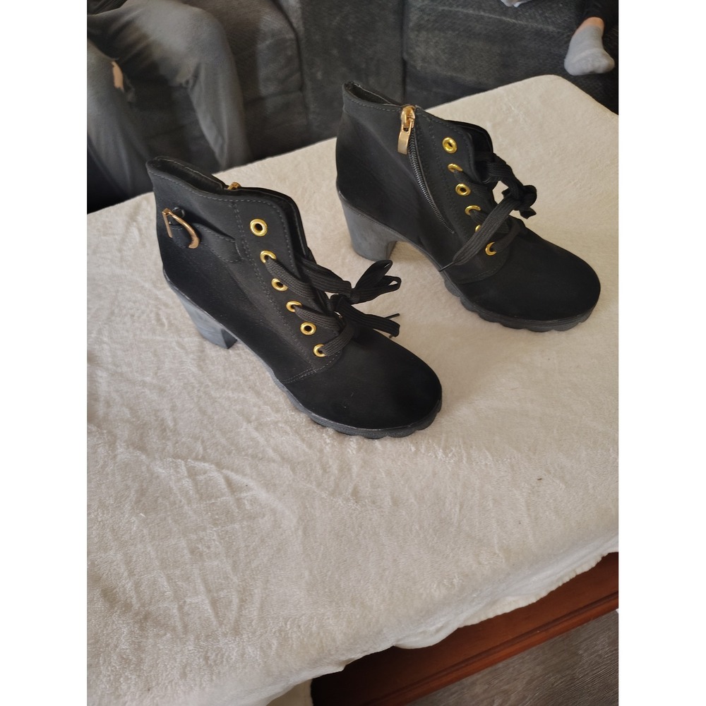 Black Faux Suede Lace Up Ankle Boots‎ Gold Eyelets Block Heel Lug Sole Size 40